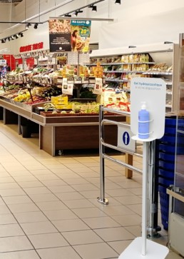 PLV distributeur de gel hydroalcoolique dans un super marché